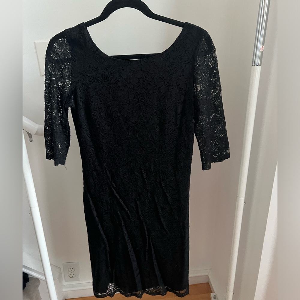 Black lace dress. Quarter sleeve.